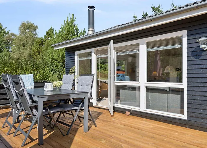 Near Harbour And Nature * Hals